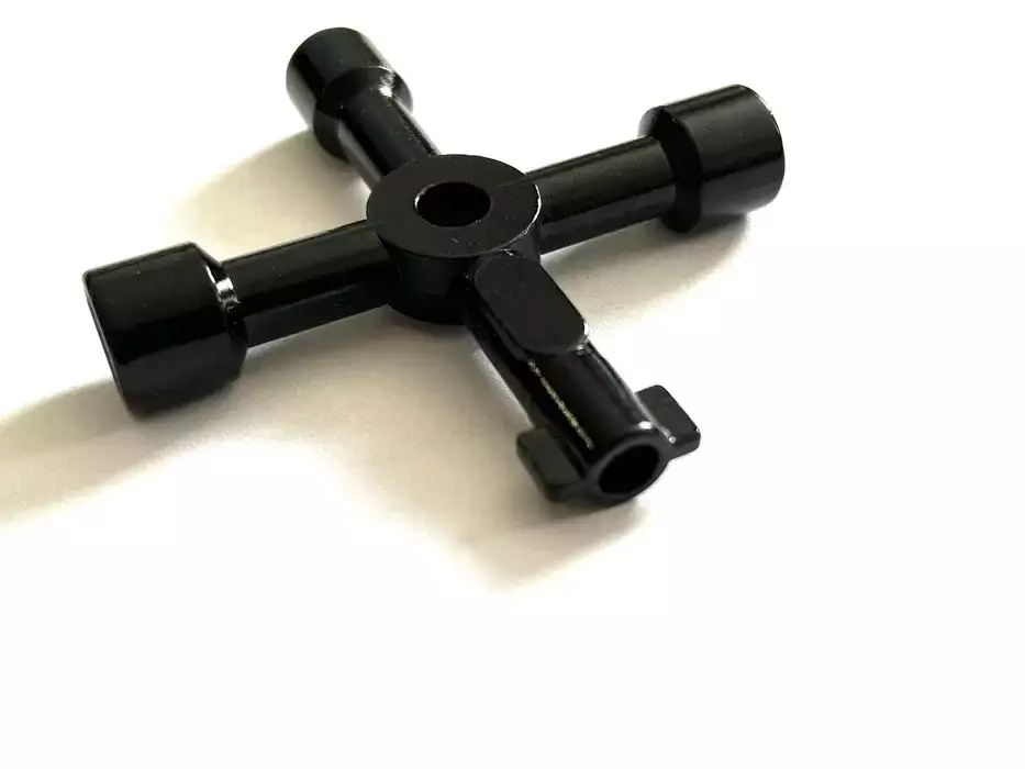 Universal cross key for electrical panels, lifts and utility cabinets